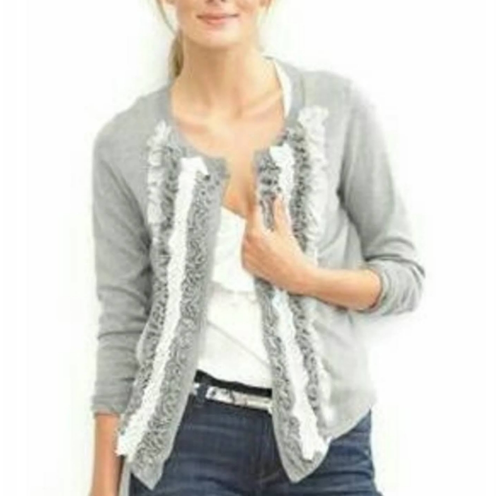 🌞 3/$15 Banana Republic Ruffle Front Cardigan